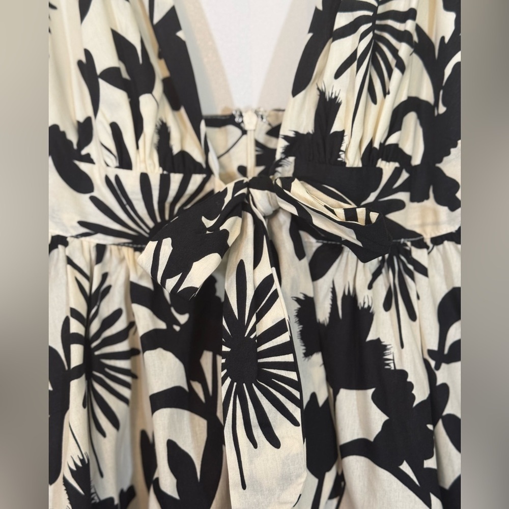 Aakaa Ballagio Black Floral Deep Plunge Maxi Dress - Picture 9 of 15